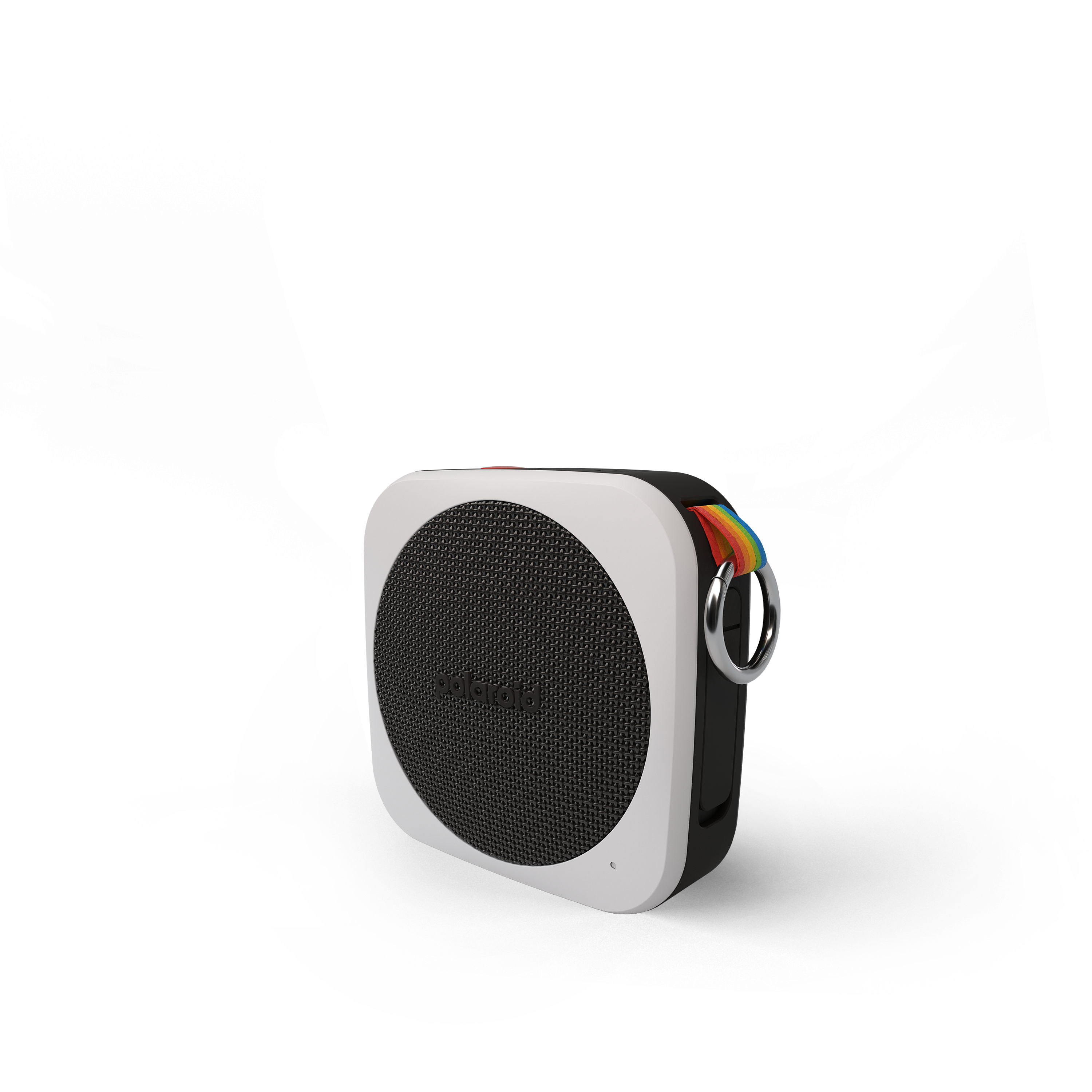 Küçük, beyaz ve siyah bir Polaroid hoparlör. Gökkuşağı renkli bir kayışa sahip.