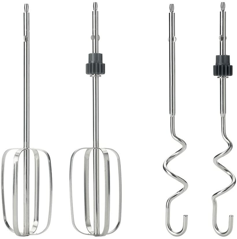 Dwie pary przystawek do miksera, jedna z ostrzem, a druga ze spiralnym wzorem.