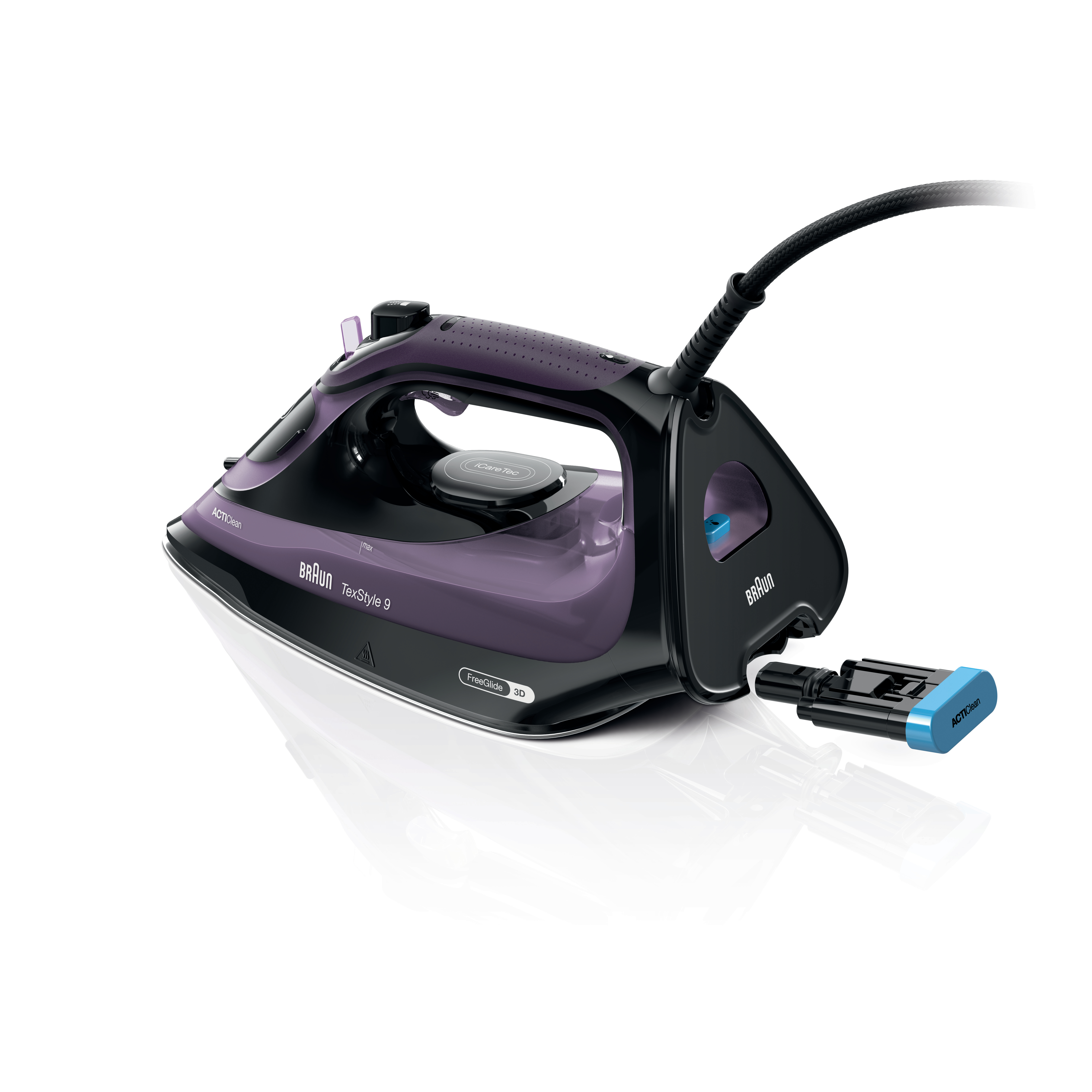 Schwarz-violettes Bügeleisen mit abnehmbarer blauer Wasserkartusche. Auf weißer Oberfläche, schräg.