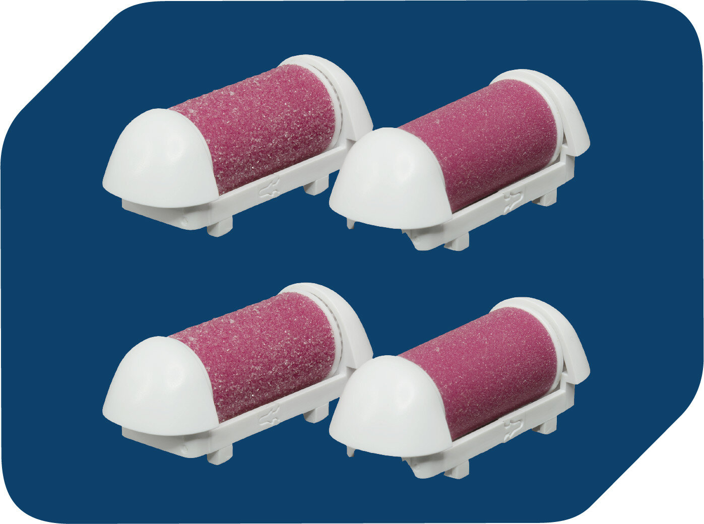 Cztery biało-różowe wkłady do pilników do stóp na niebieskim tle. Pilniki są cylindryczne.