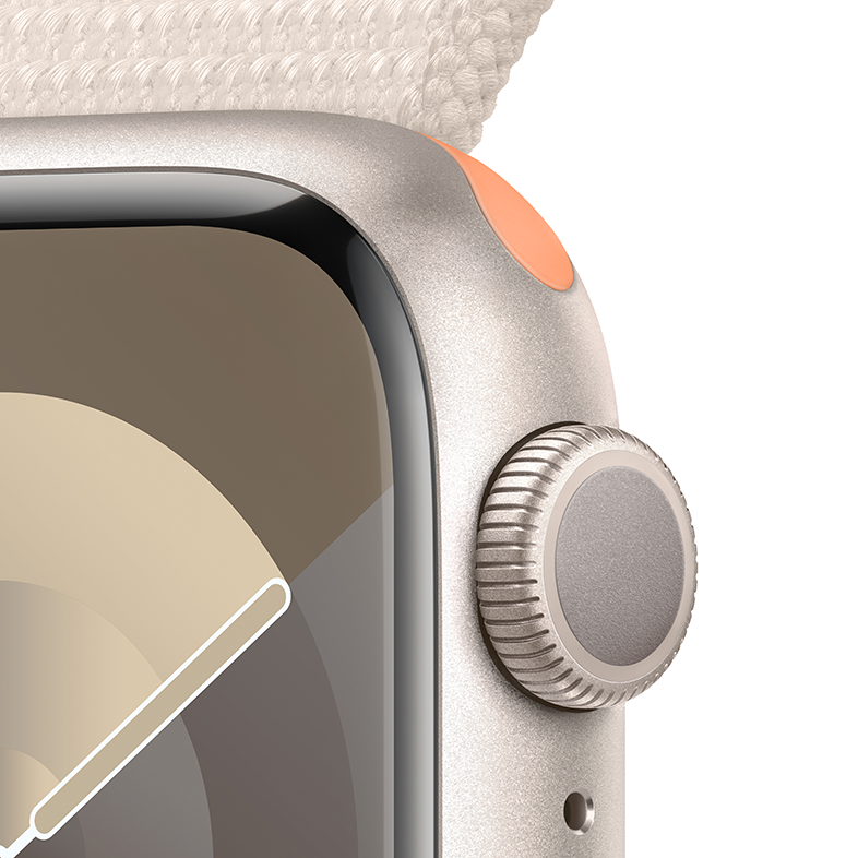Ezüst Apple Watch közelképe bézs szíjjal, narancssárga gombbal és digitális koronával.