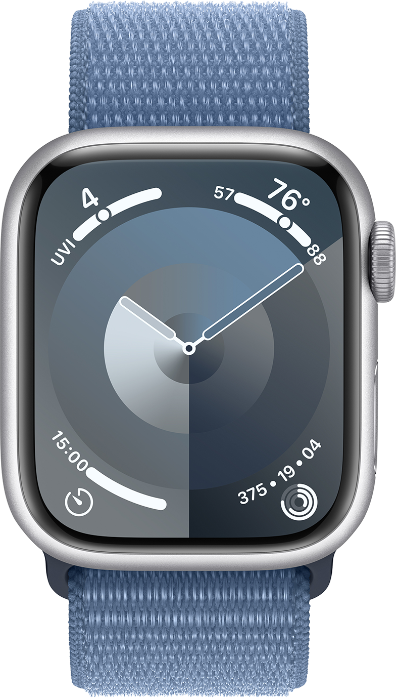 Ezüst Apple Watch kék szövetszíjjal. A számlap adatok és idő megjelenítése.