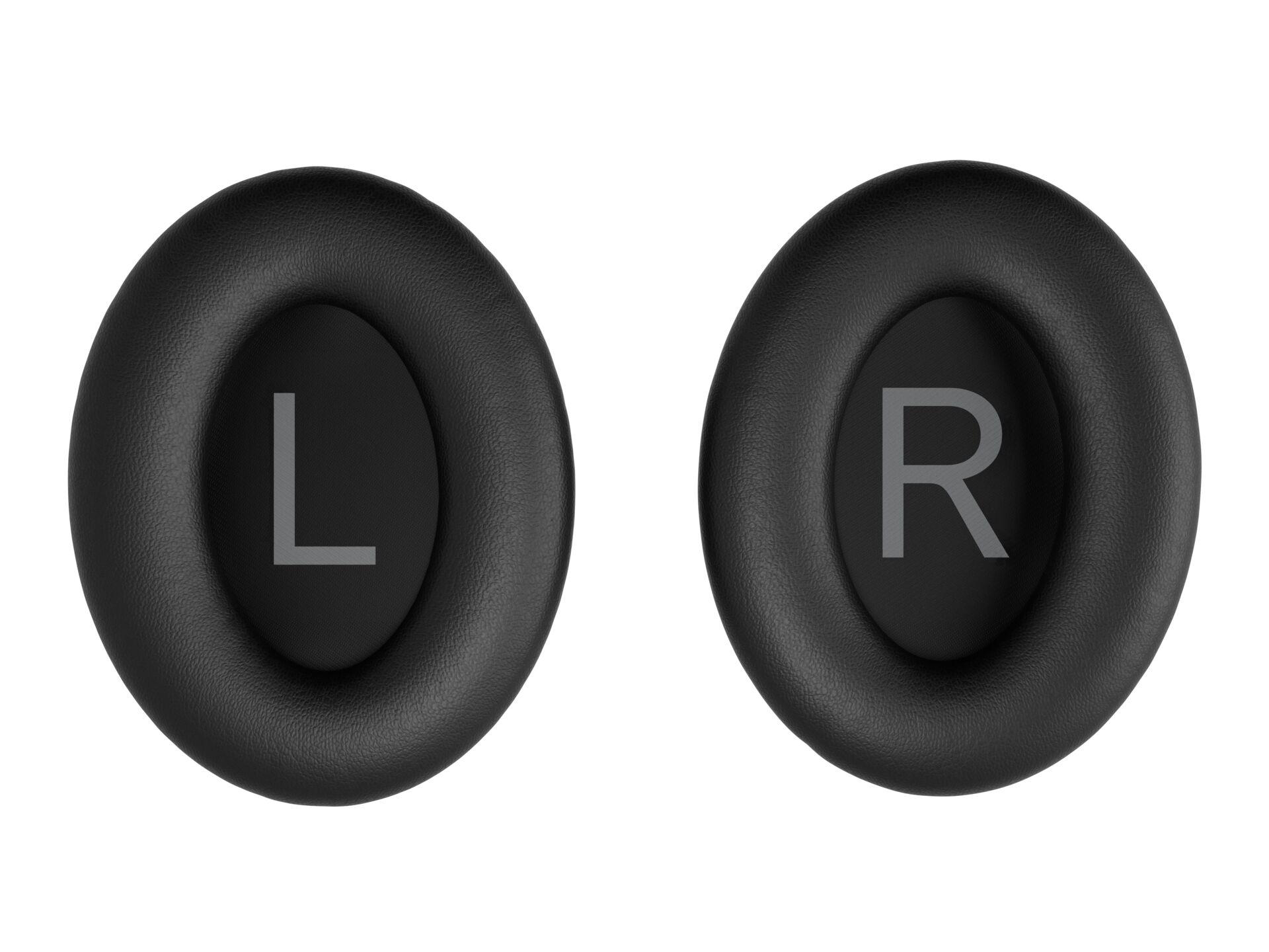 Zwei schwarze Ohrpolster, eines mit 'L', das andere mit 'R' beschriftet.