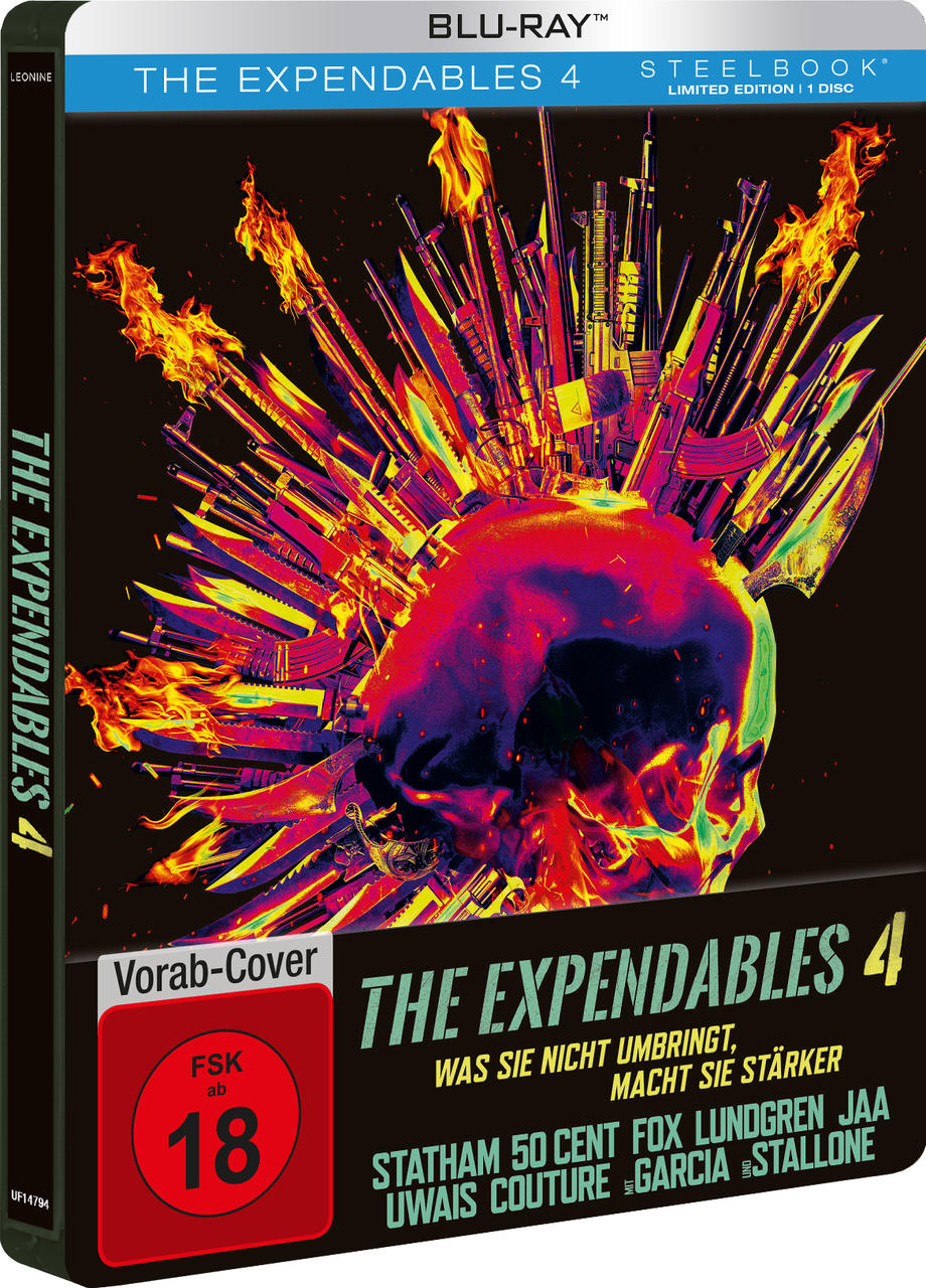 Blu-ray-Cover eines Films mit einem Totenkopf und Waffen in Flammen. Text ist in mehreren Sprachen.