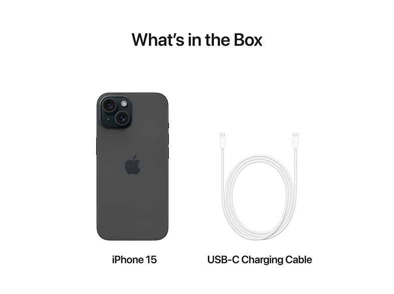 iPhone 15 és USB-C töltőkábel egymás mellett, fehér háttérrel.