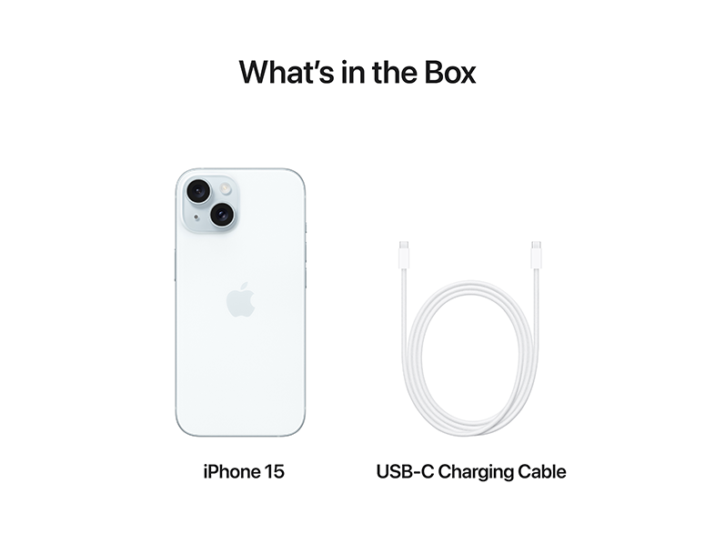 iPhone 15 és egy USB-C töltőkábel, fehér háttéren bemutatva.