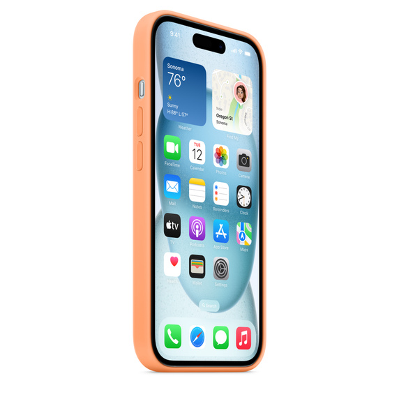 iPhone con funda coral, mostrando la pantalla de inicio con iconos y un widget del tiempo.