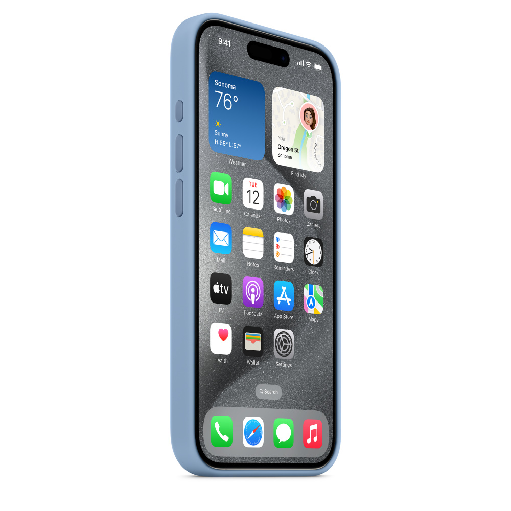 iPhone en una funda azul, mostrando la pantalla de inicio con apps y widgets, fondo blanco.