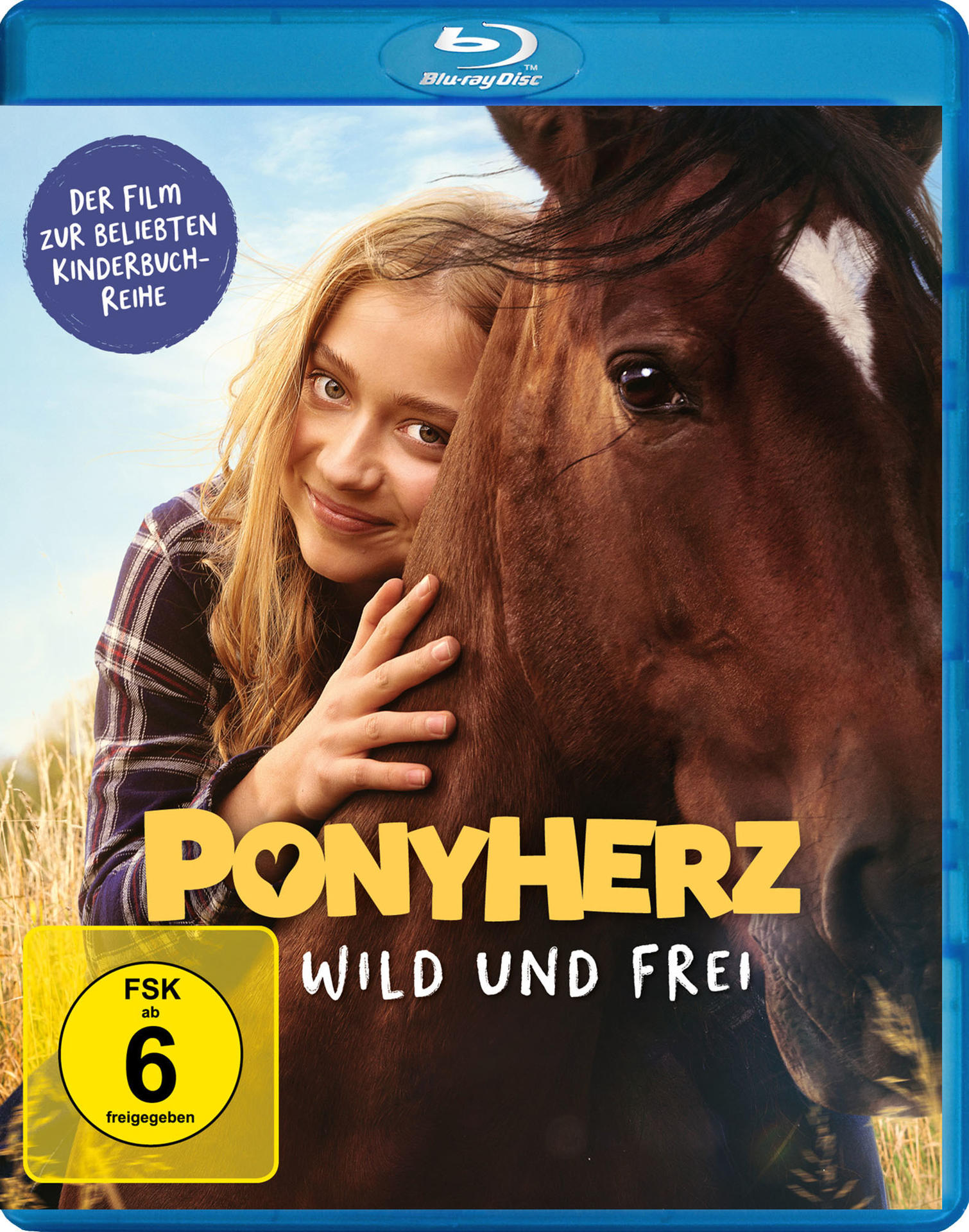 Eine Blu-ray Disc Hülle mit einem Mädchen, das ein braunes Pferd umarmt. Der Titel ist 'Ponyherz Wild und Frei'.