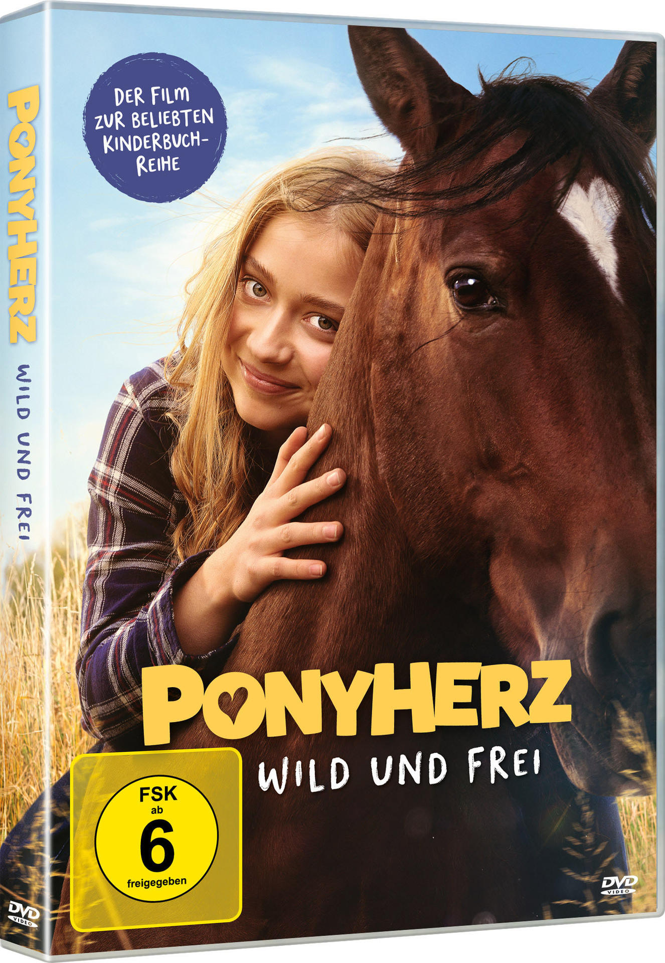 DVD-Cover: Junges Mädchen umarmt Pferd. Titel: Ponyherz Wild und Frei (Deutsch).