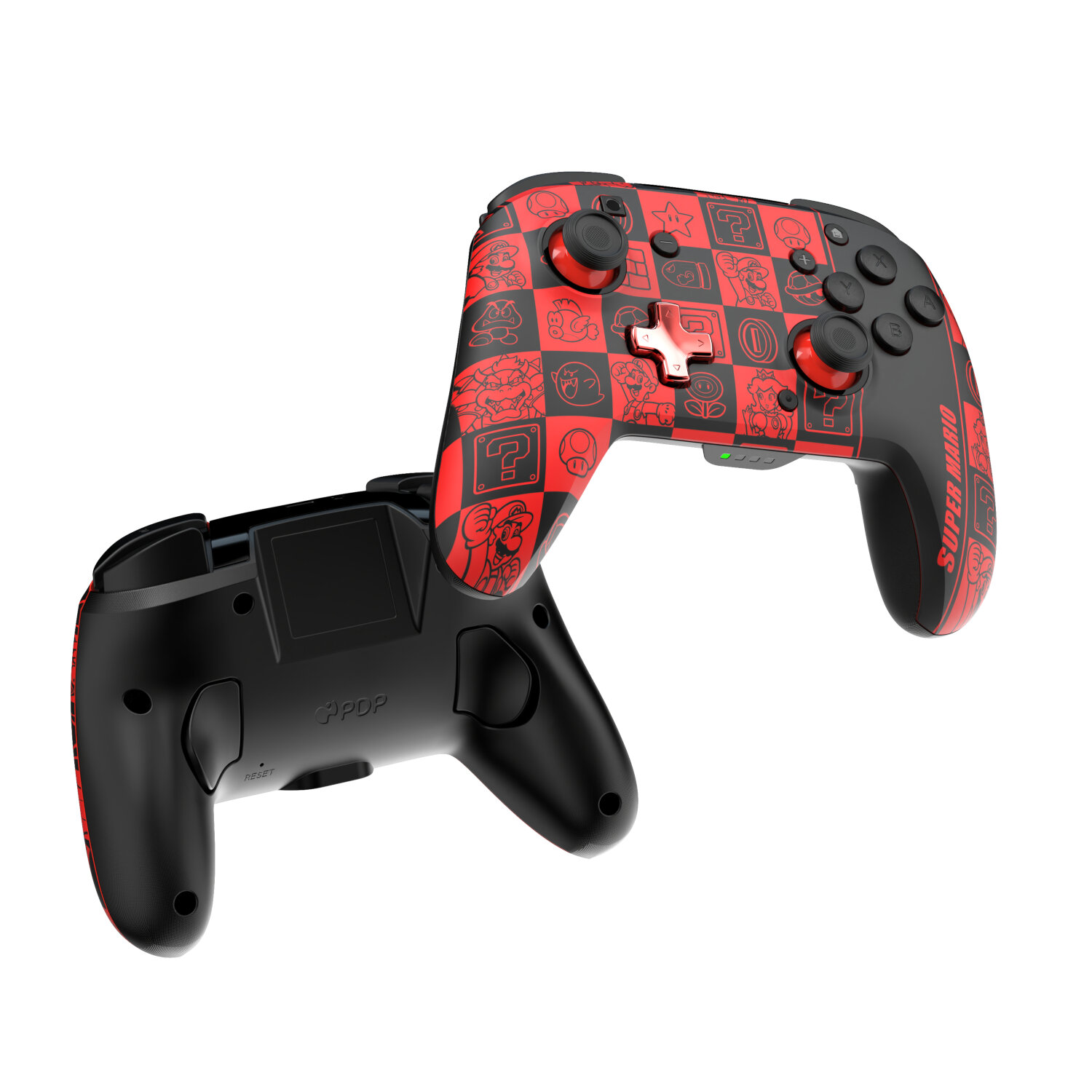 Deux manettes de jeu Super Mario noires et rouges. L'une est au-dessus de l'autre, sur fond blanc.