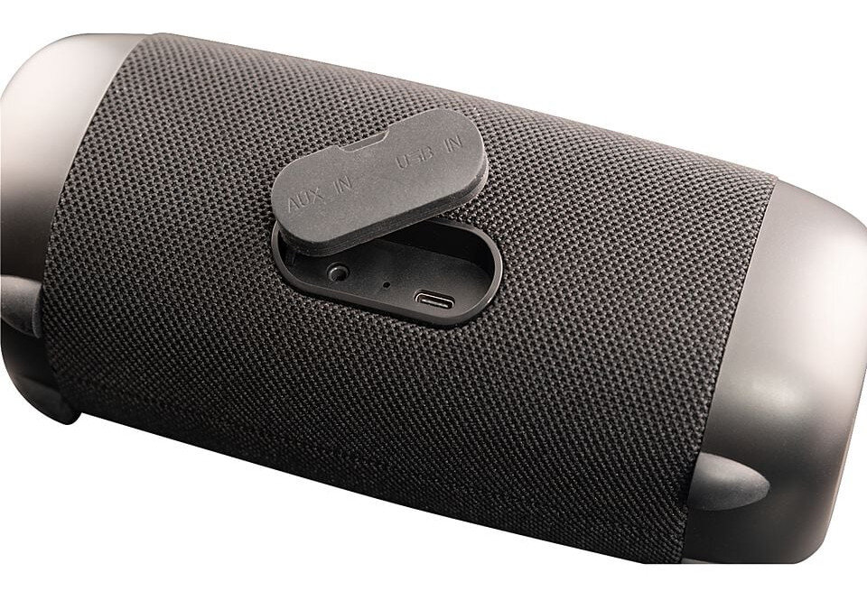 Czarny głośnik cylindryczny z fakturą materiału, widoczne porty AUX i USB-IN.