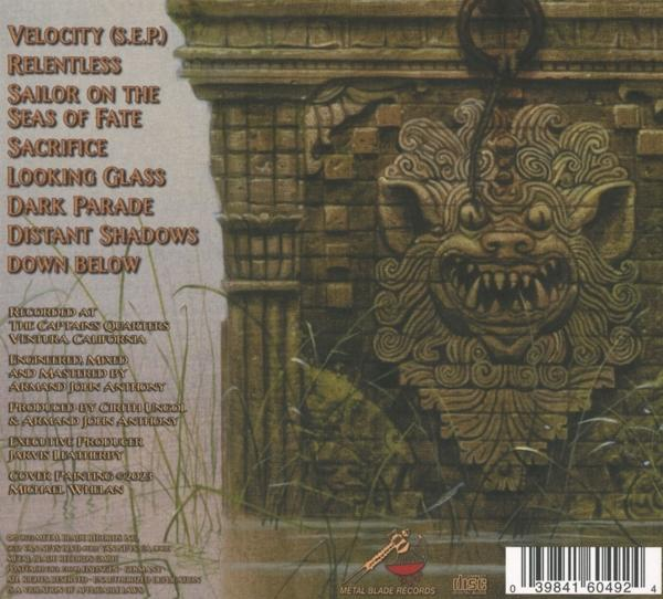 Rückseite einer CD. Zeigt Songtitel und Credits mit einem detaillierten Bild einer Steinschnitzerei.