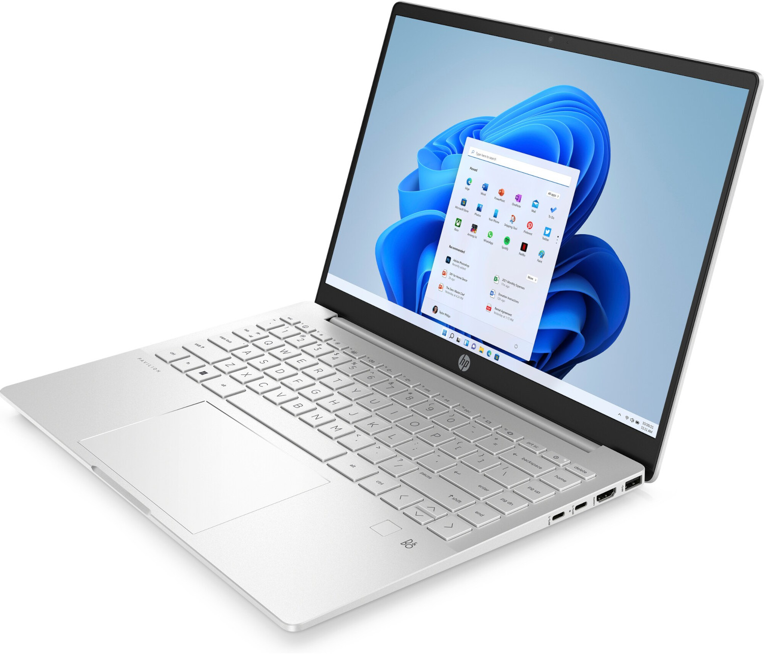 Un ordinateur portable argenté avec le bureau Windows 11 affiché à l'écran.