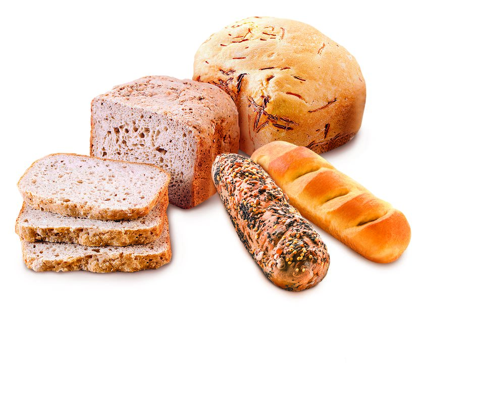 Különféle kenyerek fehér háttéren. Szeletelt kenyér, egy vekni és két baguette.
