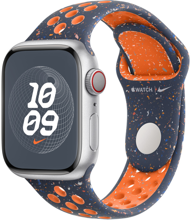 Apple Watch kék-narancs szíjjal, időt mutató képernyővel.