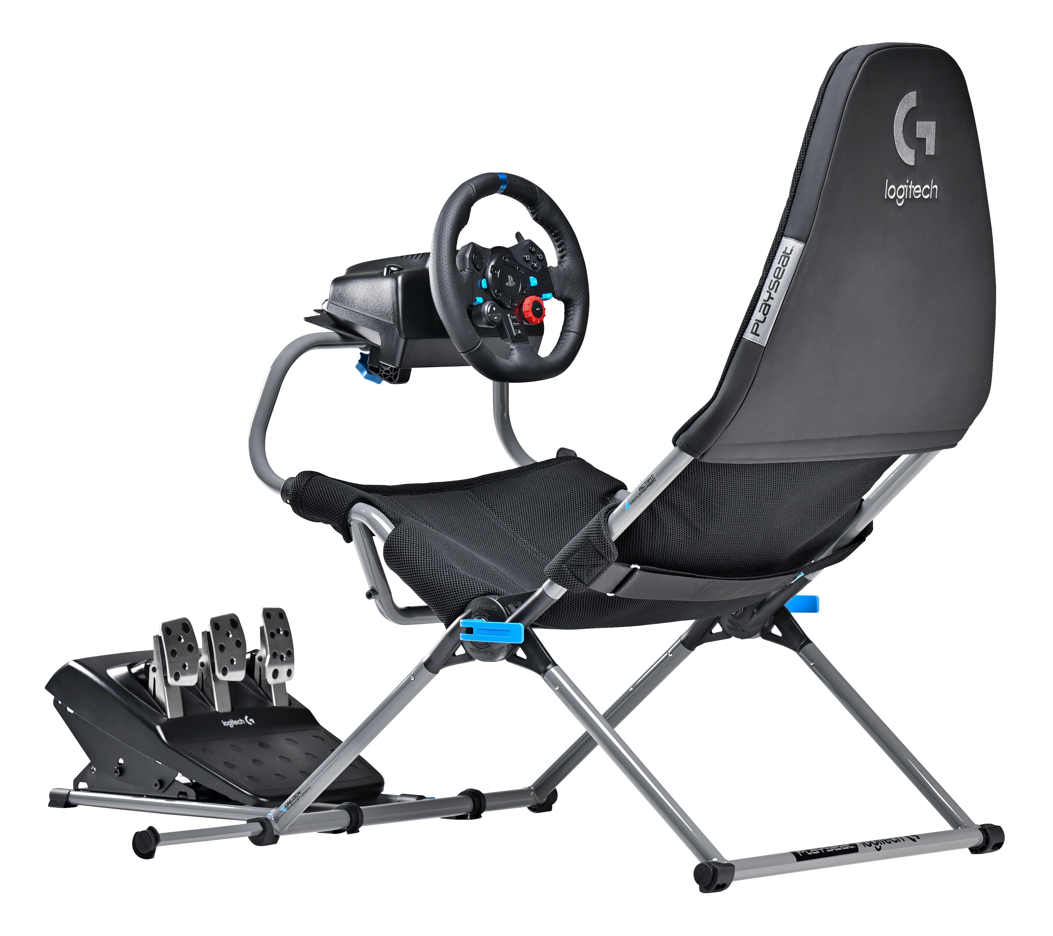 Ein schwarzes und graues Rennsimulator-Cockpit mit Lenkrad, Pedalen und einem Sitz.