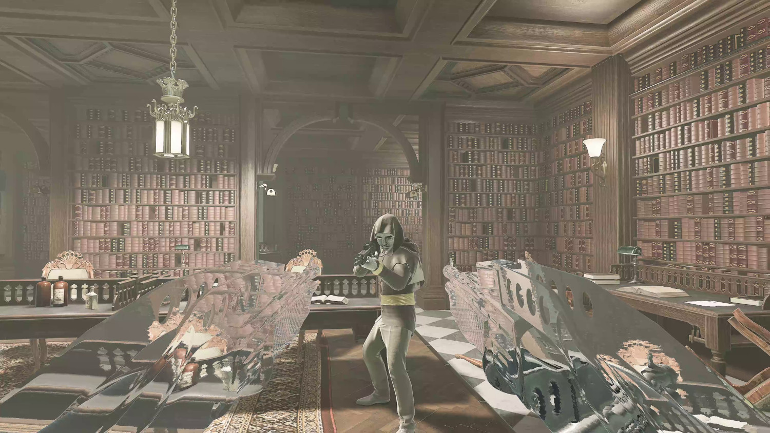 Vue à la première personne d'une bibliothèque avec deux armes pointées sur une figure au milieu.