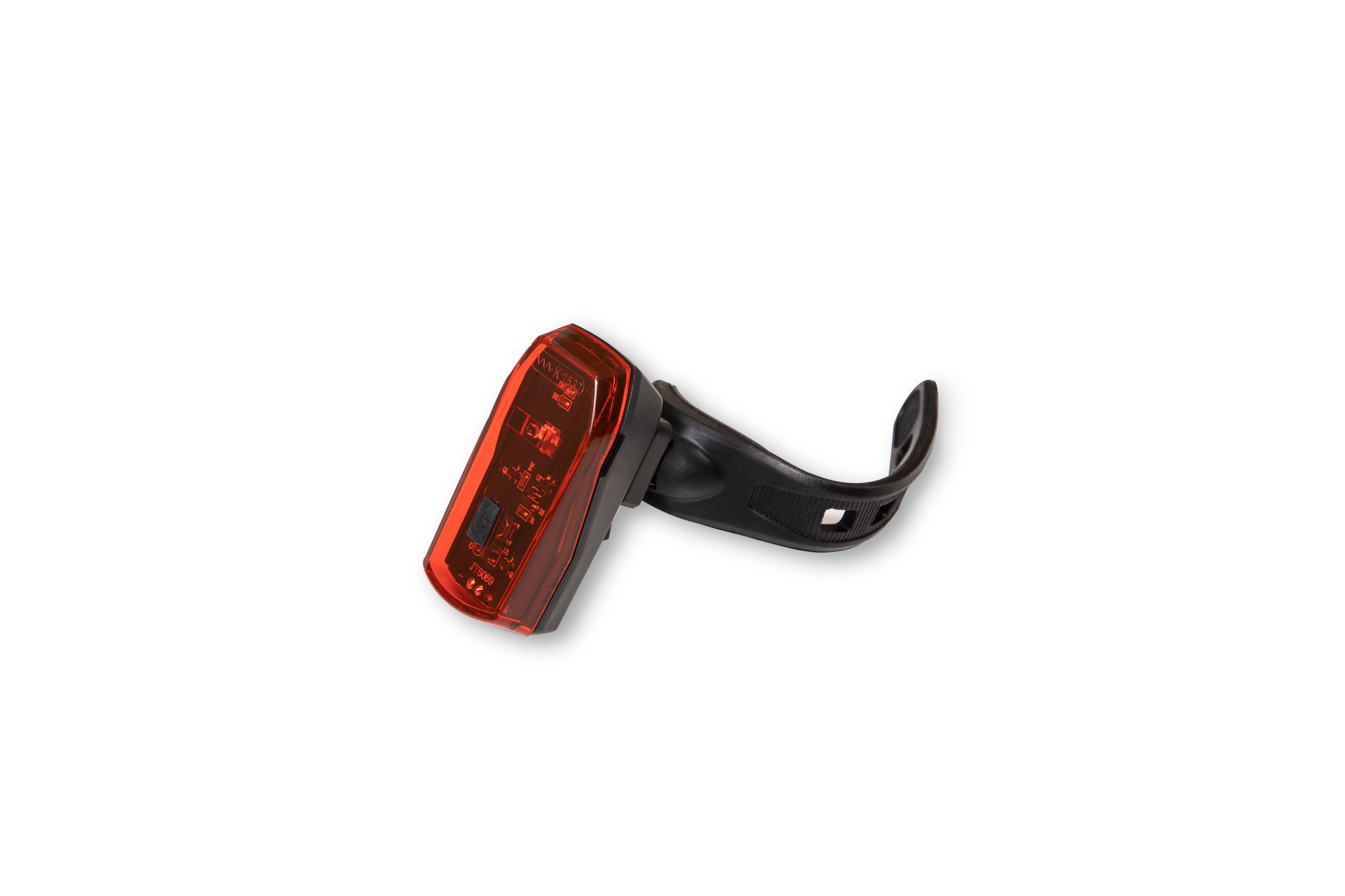 Rotes Fahrradlicht mit schwarzem Riemen auf weißem Hintergrund, zeigt die Form des Lichts.