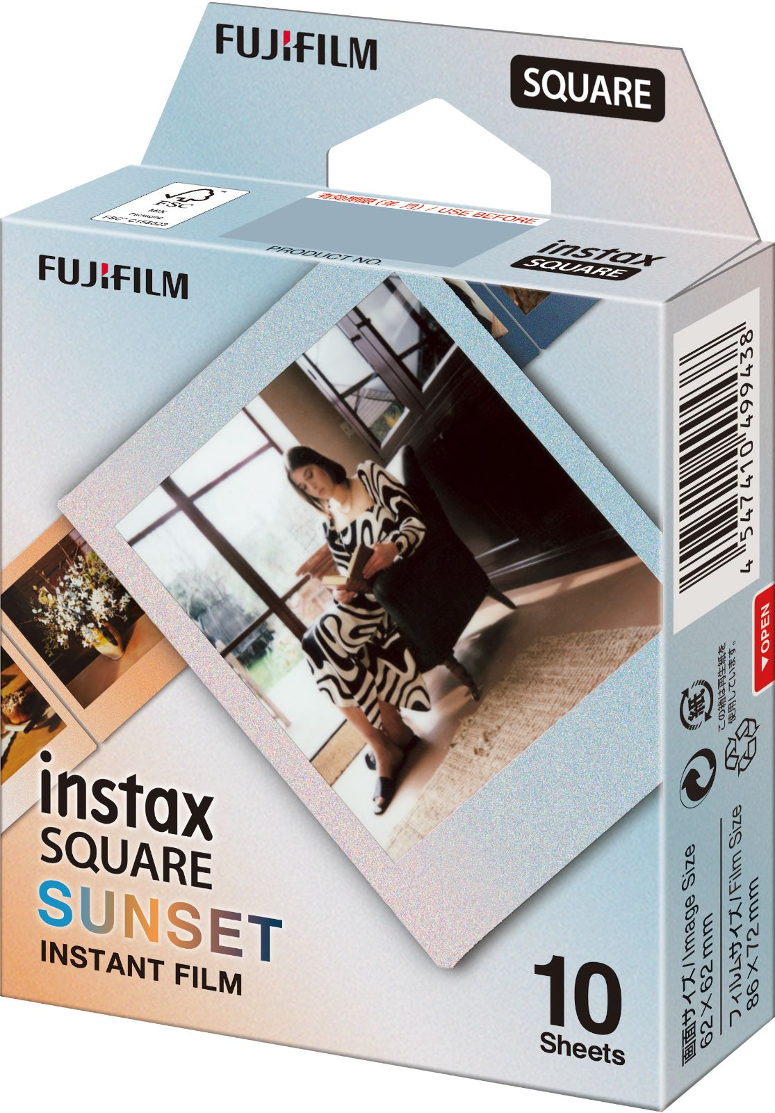 Bir pencerenin yakınında bir kadının fotoğrafının bulunduğu bir Fujifilm Instax Square Sunset film kutusu.