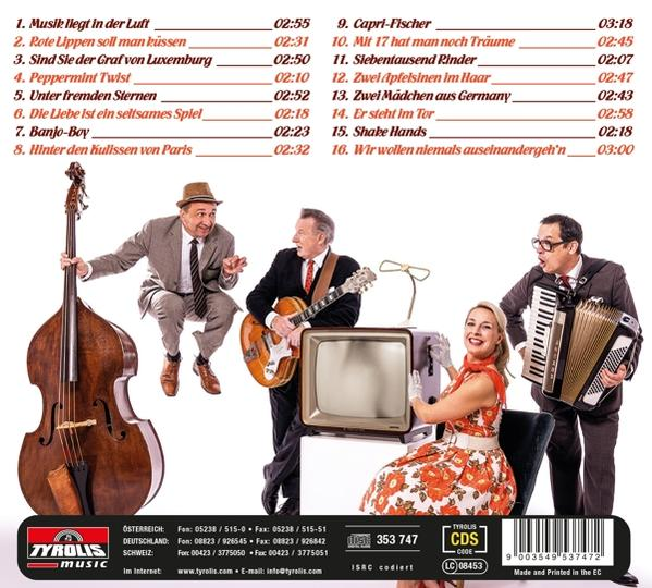 Albumcover mit vier posierenden Personen, einem Kontrabass, einer Gitarre, einem Fernseher und einem Akkordeon.