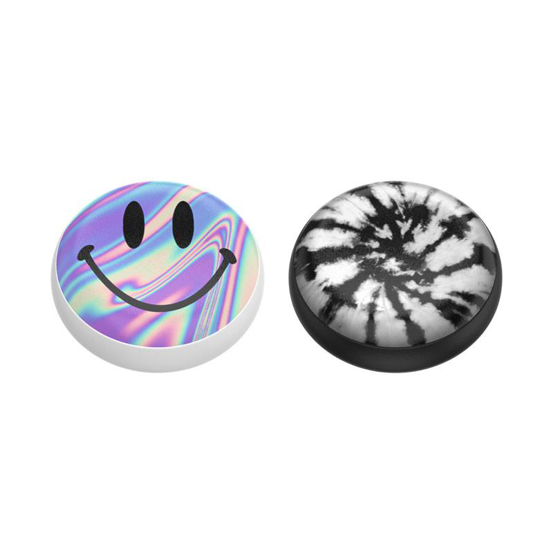 Zwei runde PopSockets. Einer ist ein Smiley, der andere ist schwarz-weiß-Tie-Dye.