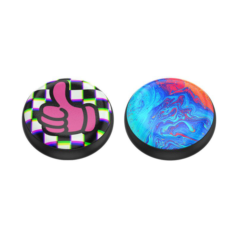 Zwei PopSockets, eines mit Daumen hoch-Design, das andere mit buntem, abstraktem Muster.