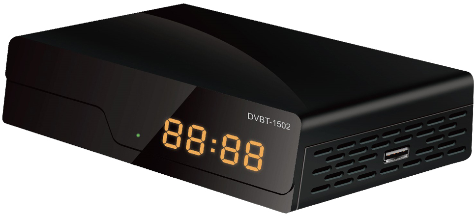 Fekete digitális TV-vevő, '88:88' kijelzővel. Van egy USB portja és a modell neve.