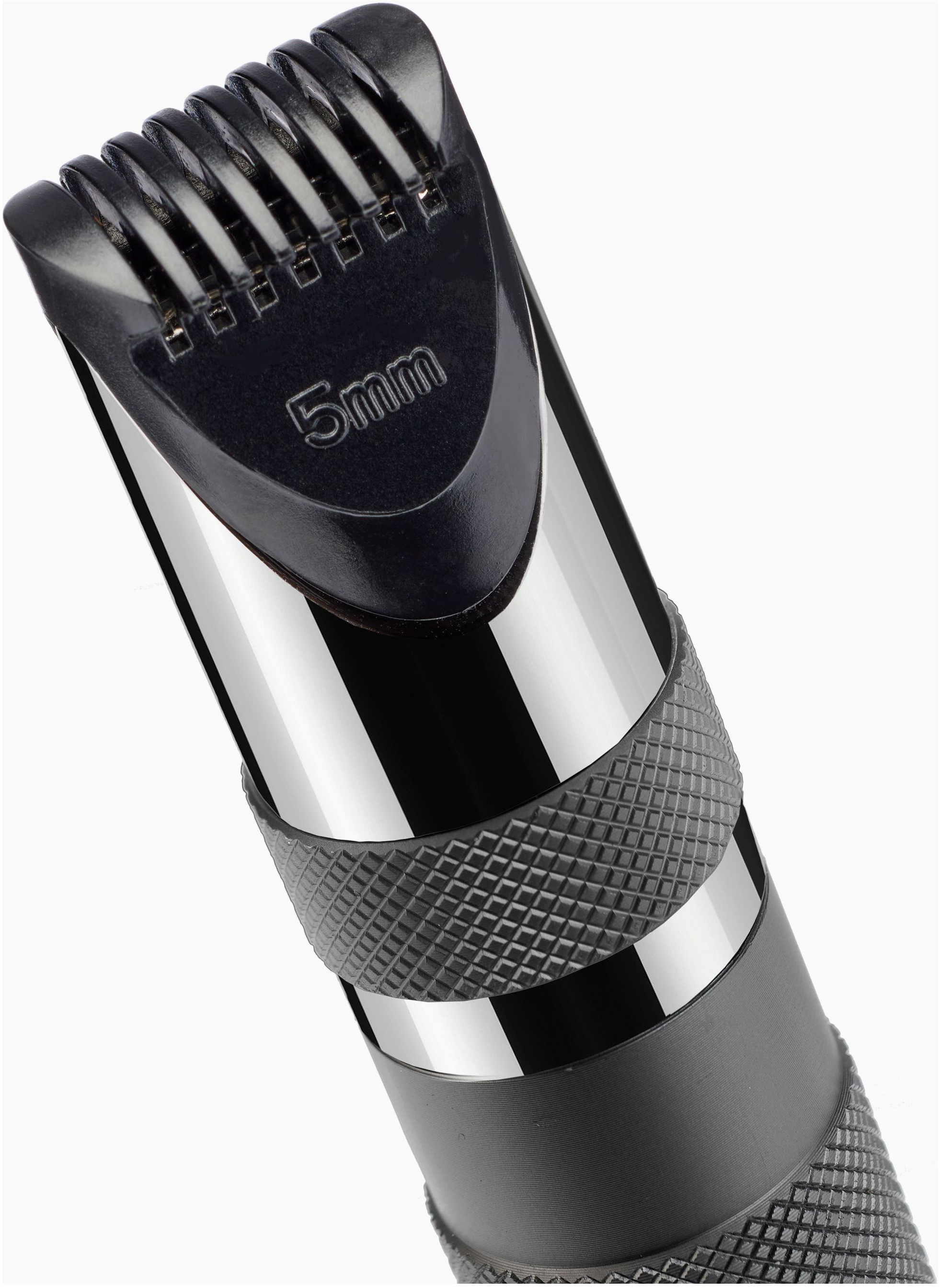 Nahaufnahme eines schwarzen und silbernen Bartschneiders mit 5 mm Einstellung.