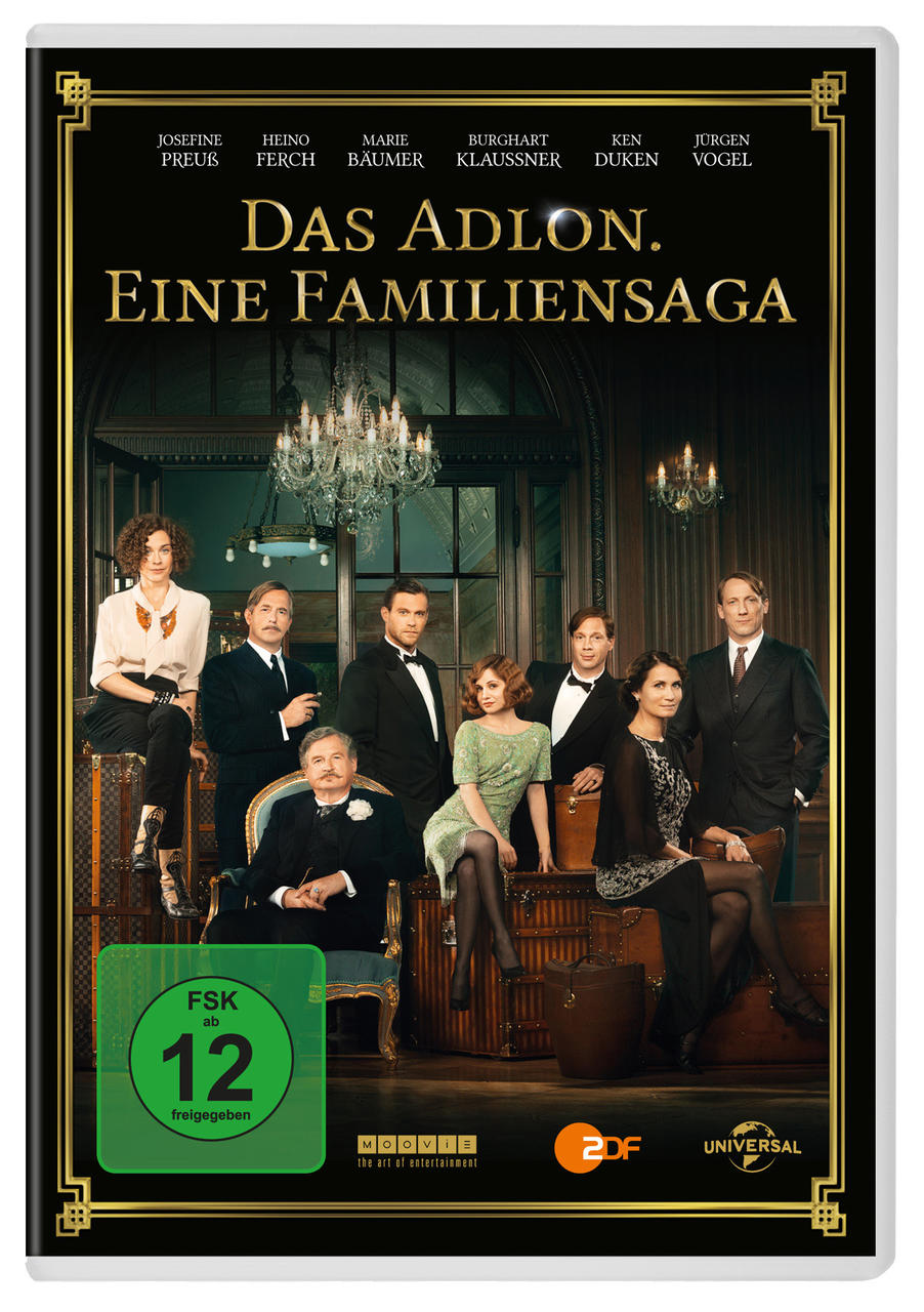 DVD-Cover für 'Das Adlon'. Gruppe in formeller Kleidung, ein Kronleuchter sichtbar.