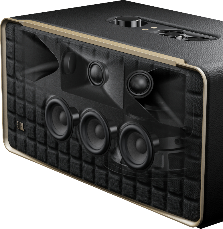 Ein JBL-Lautsprecher mit einem Ausschnitt, der die internen Lautsprecher zeigt. Schwarz-Gold-Design.