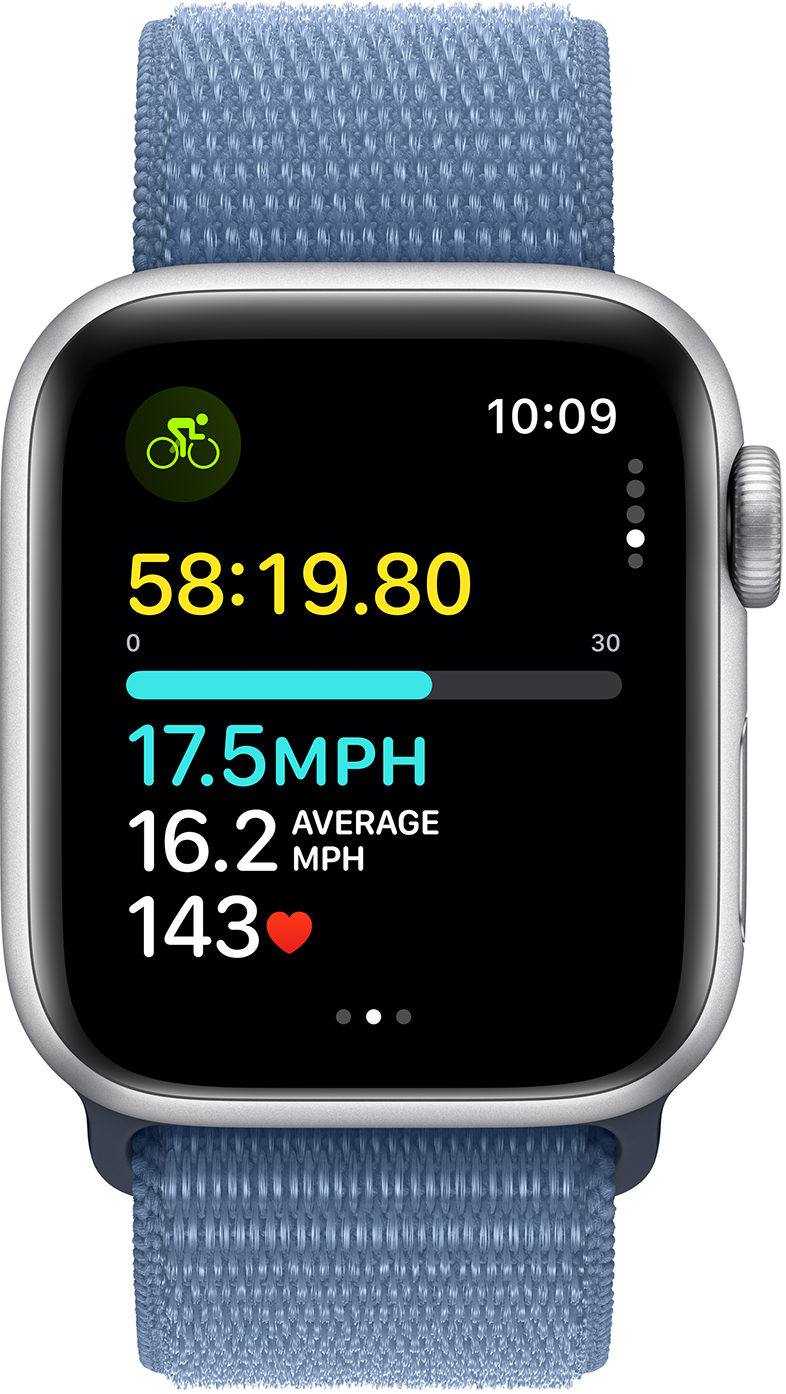 Egy Apple Watch kerékpáros mutatókat jelenít meg: idő, sebesség, átlagsebesség és pulzusadatok.