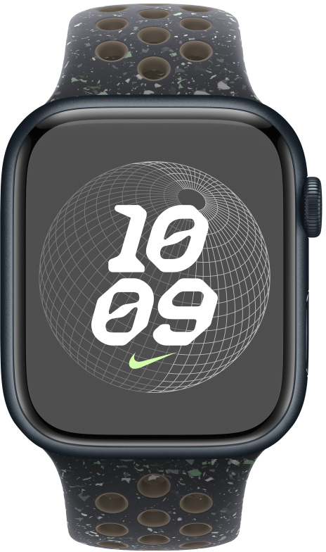Apple Watch Nike edition fekete szíjjal és zöld díszítéssel, időt és Nike logót mutat, fehér háttéren.
