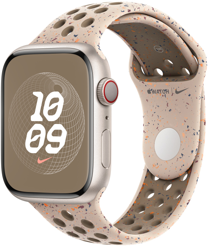 Apple Watch Nike edition bézs szíjjal és narancssárga díszítéssel, időt és Nike logót mutat, fehér háttéren.