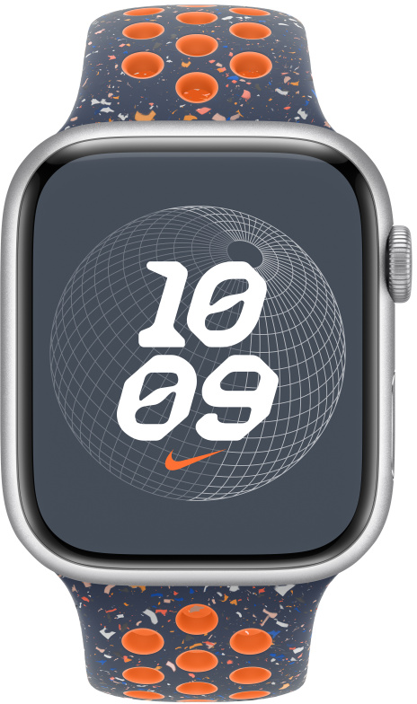Apple Watch kék pettyes szíjjal. Az óralap az időt, a Nike logót és egy földgömböt mutat.