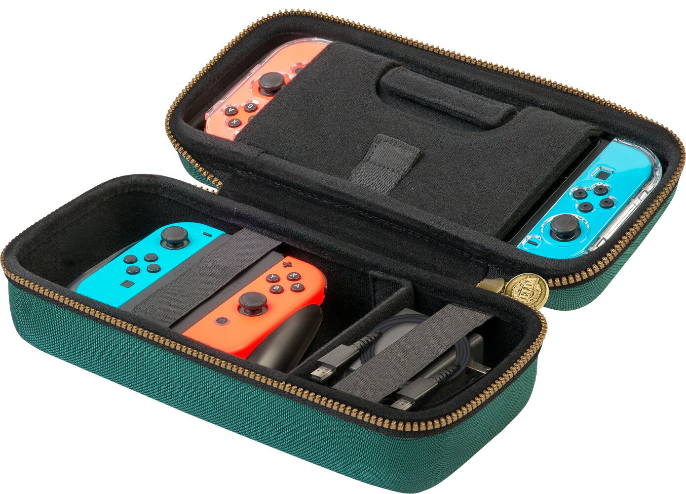 Otwarta walizka do przenoszenia Nintendo Switch z konsolą Switch i kontrolerami oraz akcesoriami.