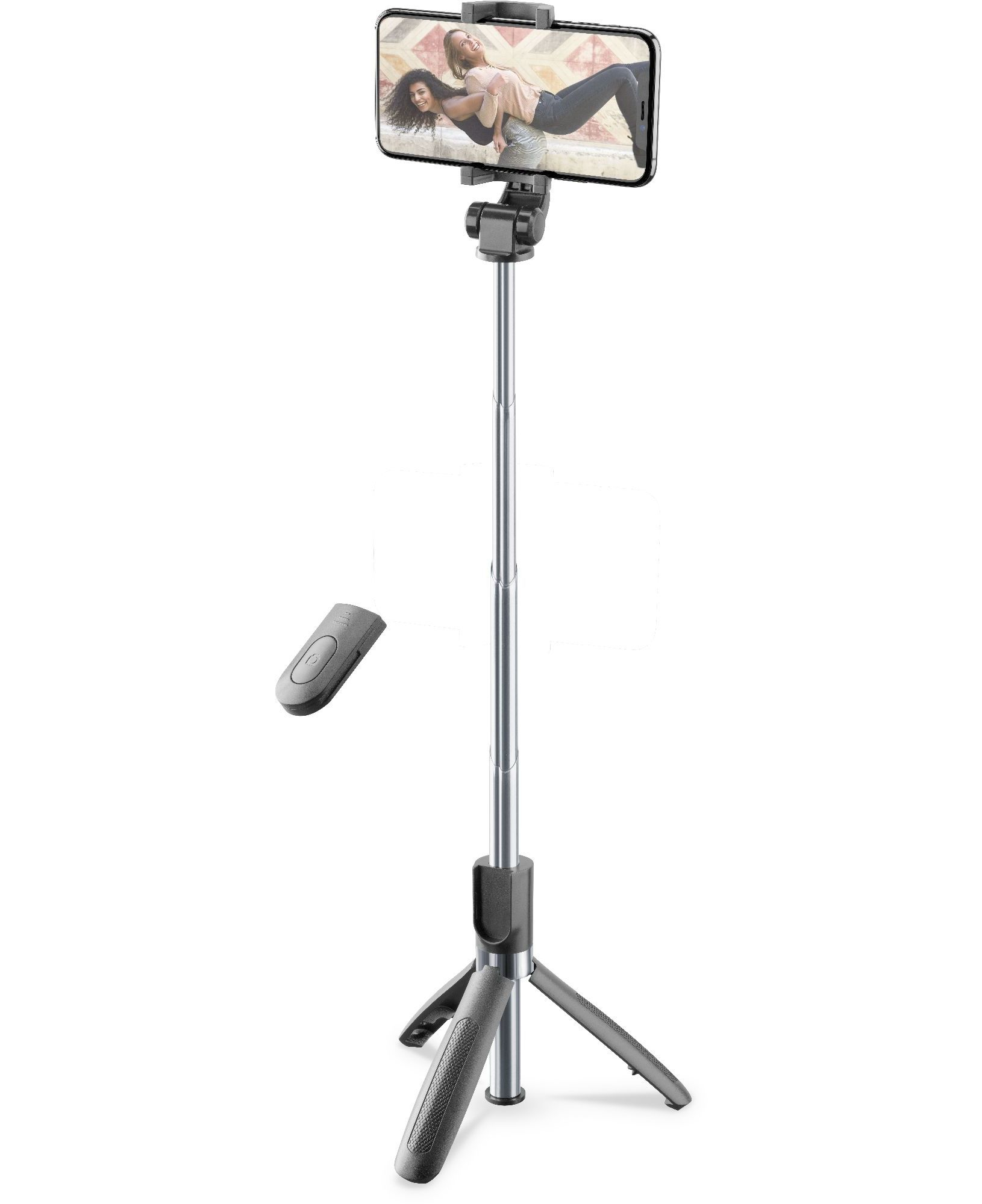 Selfie-Stick mit Telefon, das zwei Personen zeigt. Fernbedienung liegt daneben.