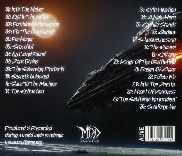 Albumcover mit Trackliste und Raumschiff-Illustration. Weißer Text auf dunklem Hintergrund.