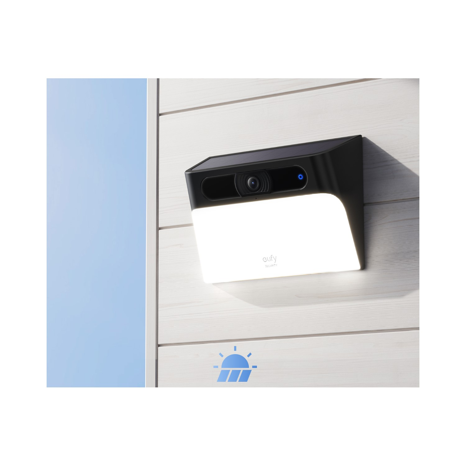 Eufy zon-aangedreven beveiligingslamp op een witte houten muur, blauwe lucht op de achtergrond.