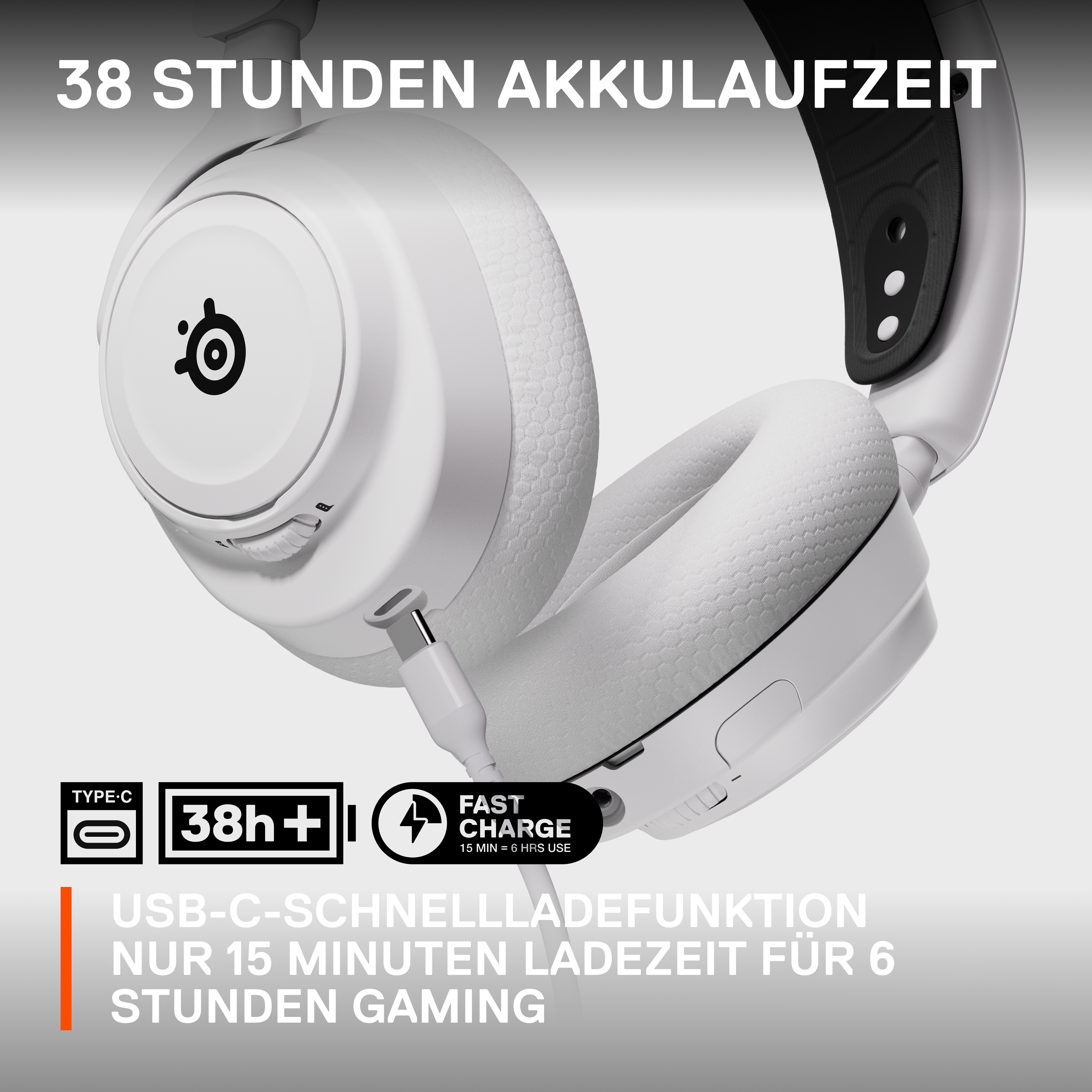 Weiße Kopfhörer mit Text und Symbolen, die Akkulaufzeit und schnelles Aufladen anzeigen. Isoliert auf Weiß.