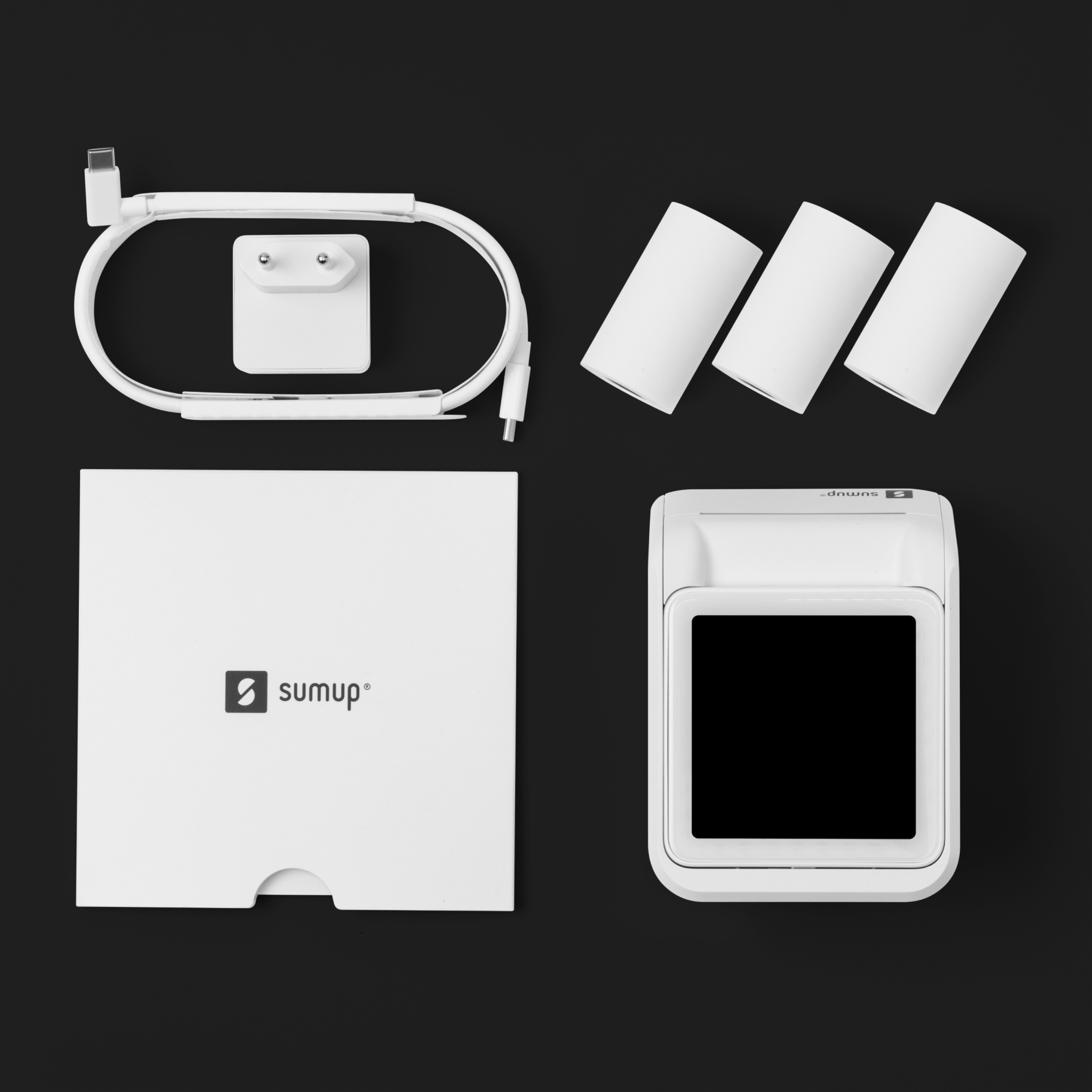 SumUp POS-System Inhalt ausgebreitet: Ladegerät, Belege und Kartenleser.