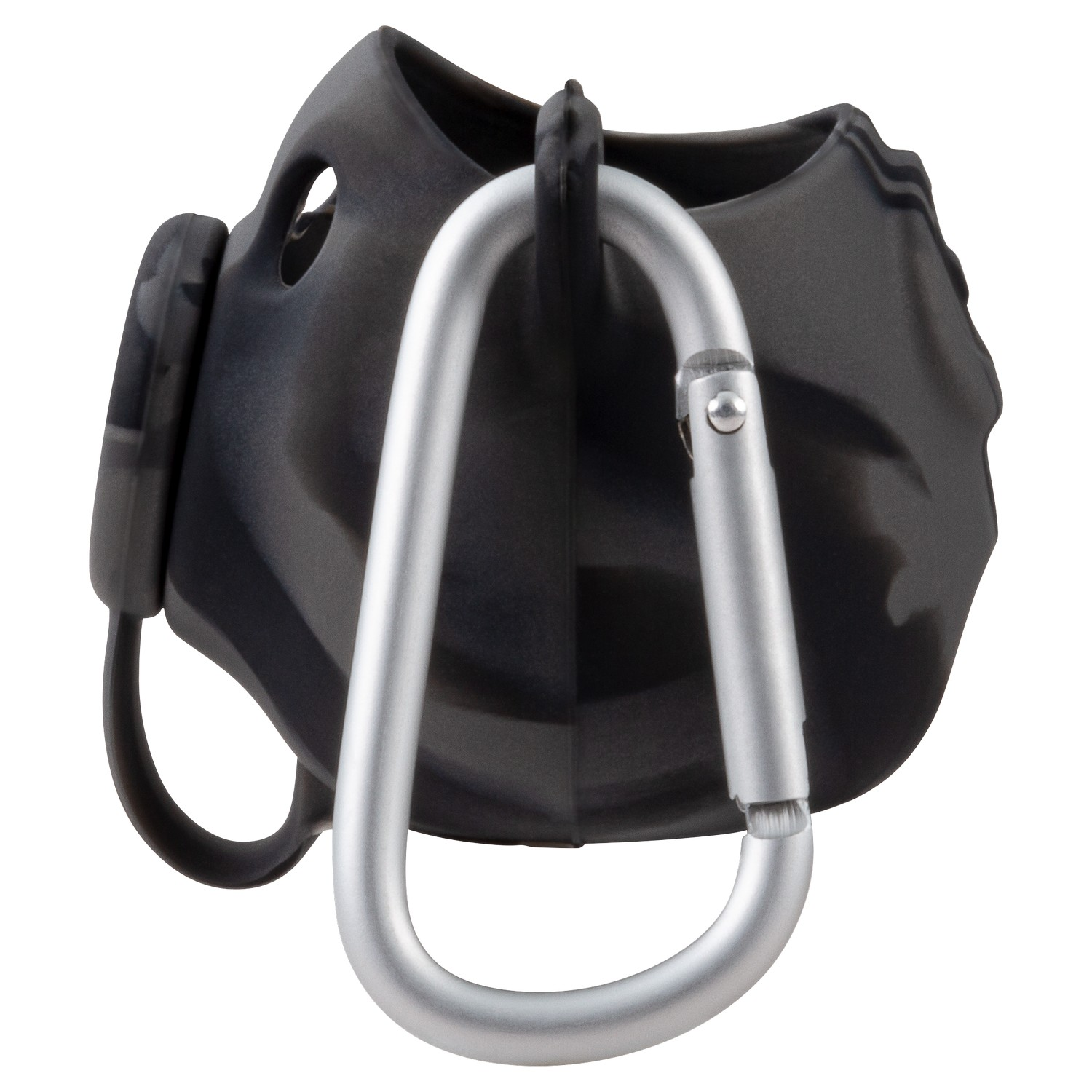 Een zwart-grijs masker met een zilveren karabijnhaak bevestigd.