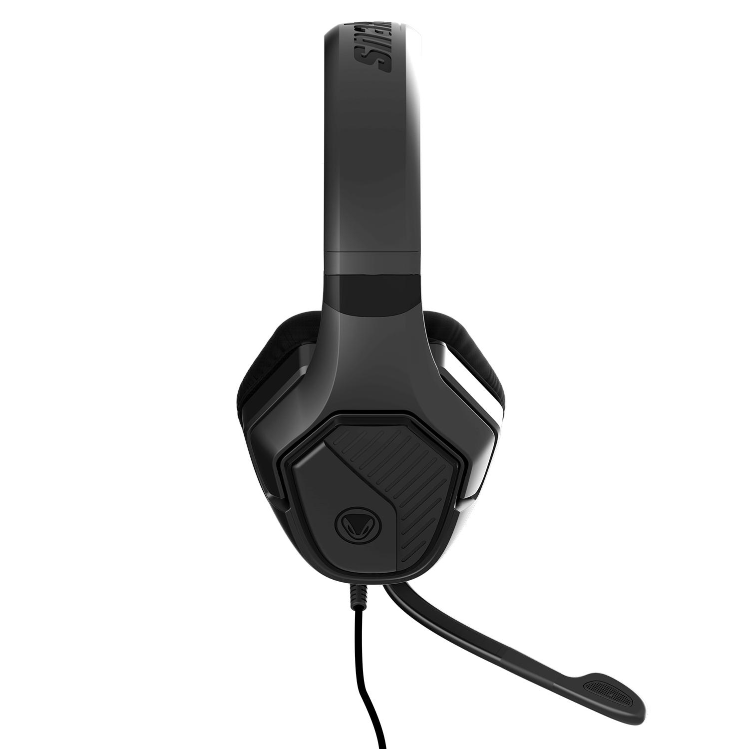 Schwarzes Gaming-Headset mit Mikrofon auf schwarzem Hintergrund, von vorne betrachtet.