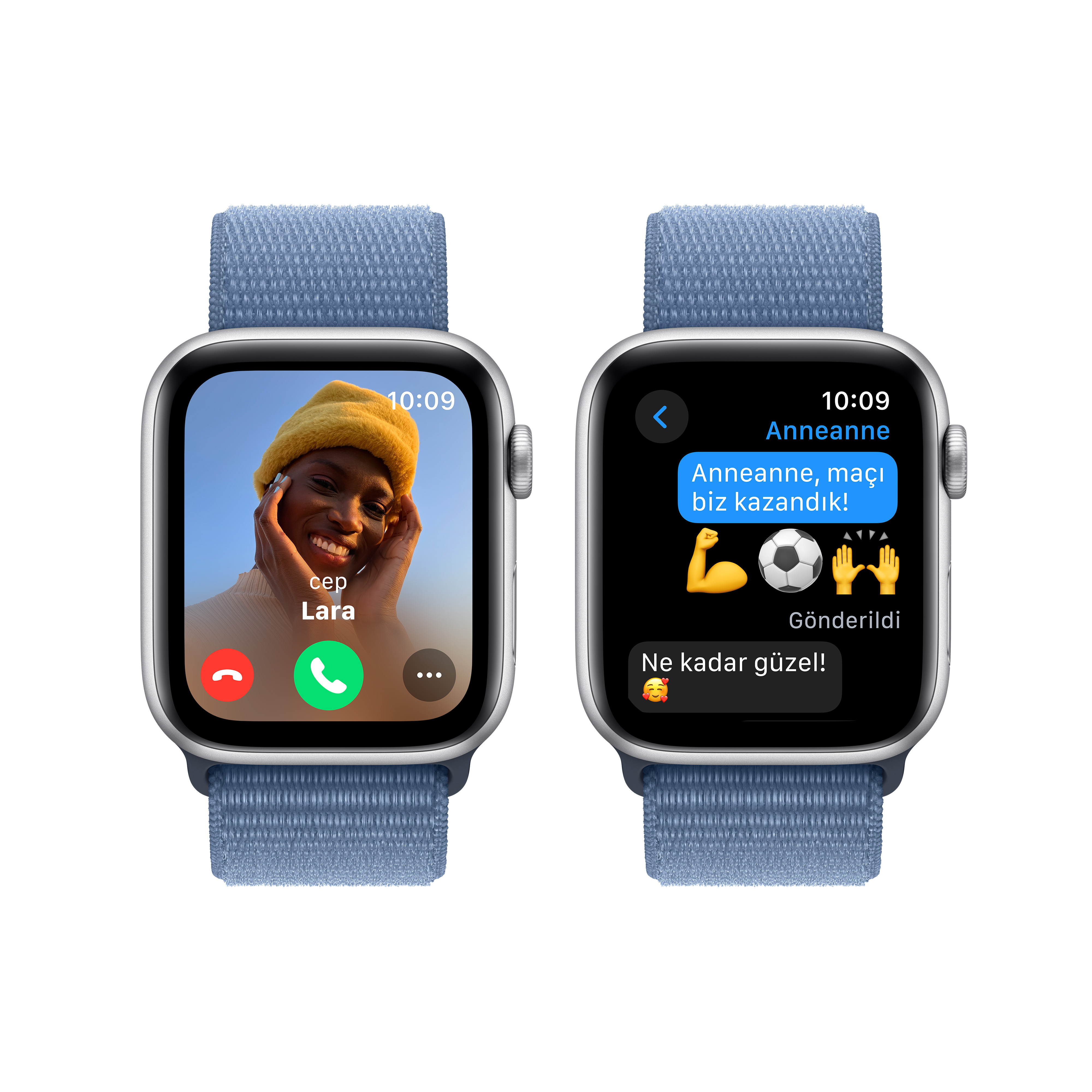 Apple Watch'ta telefon görüşmesi yapan ve mesajlaşan bir kadın. Mavi kayış, beyaz arka plan.