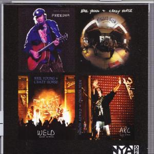 Ein CD-Cover mit verschiedenen Bildern von Neil Young und Crazy Horse Konzerten und Studiosessions.