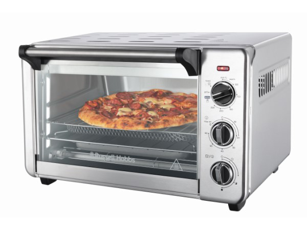 Ezüst kenyérpirító sütő pizzával, a jobb oldalon lévő vezérlőkkel.