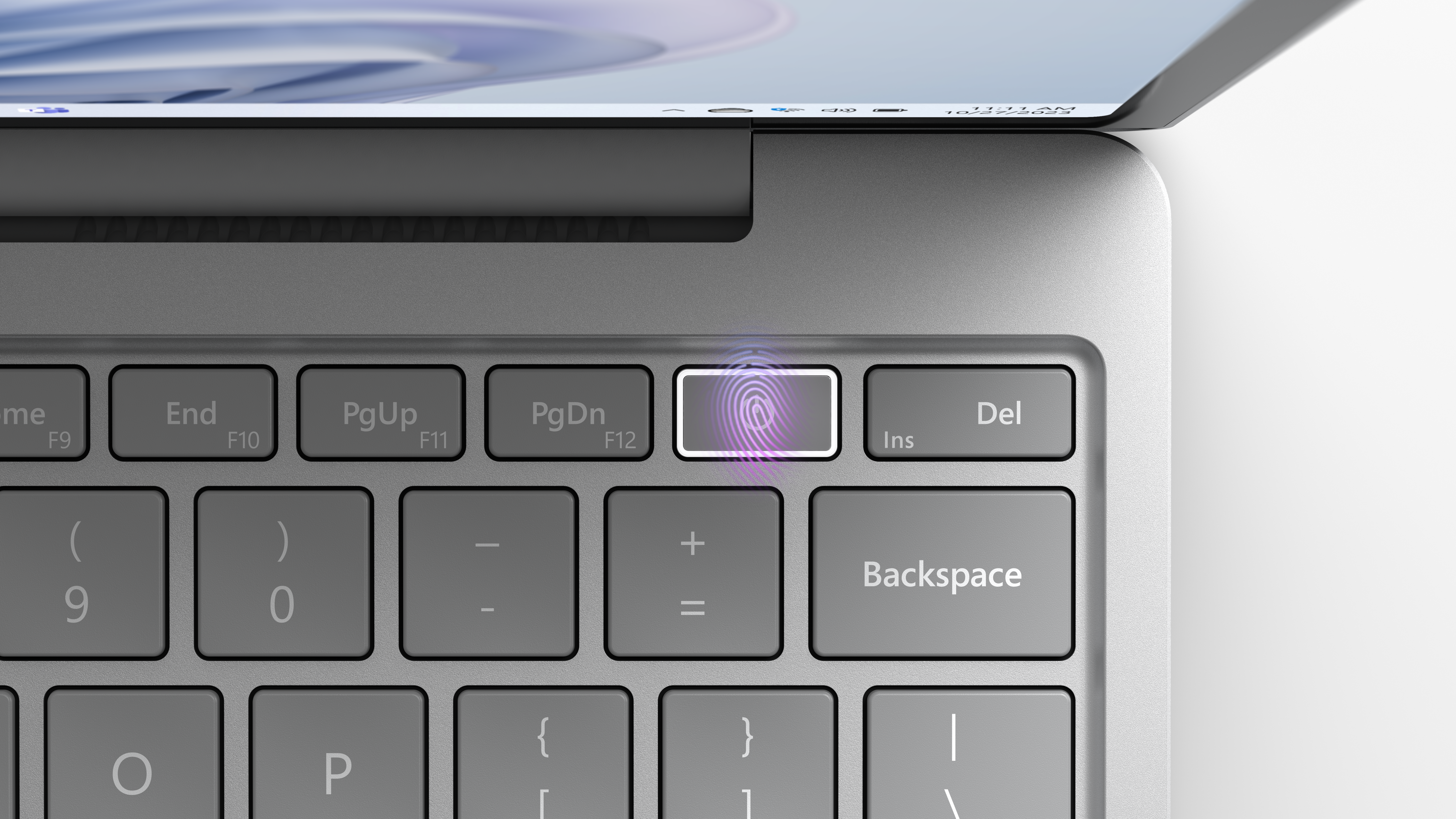 Laptop-Tastatur mit Fingerabdrucksensor-Taste. Graue Farbe.