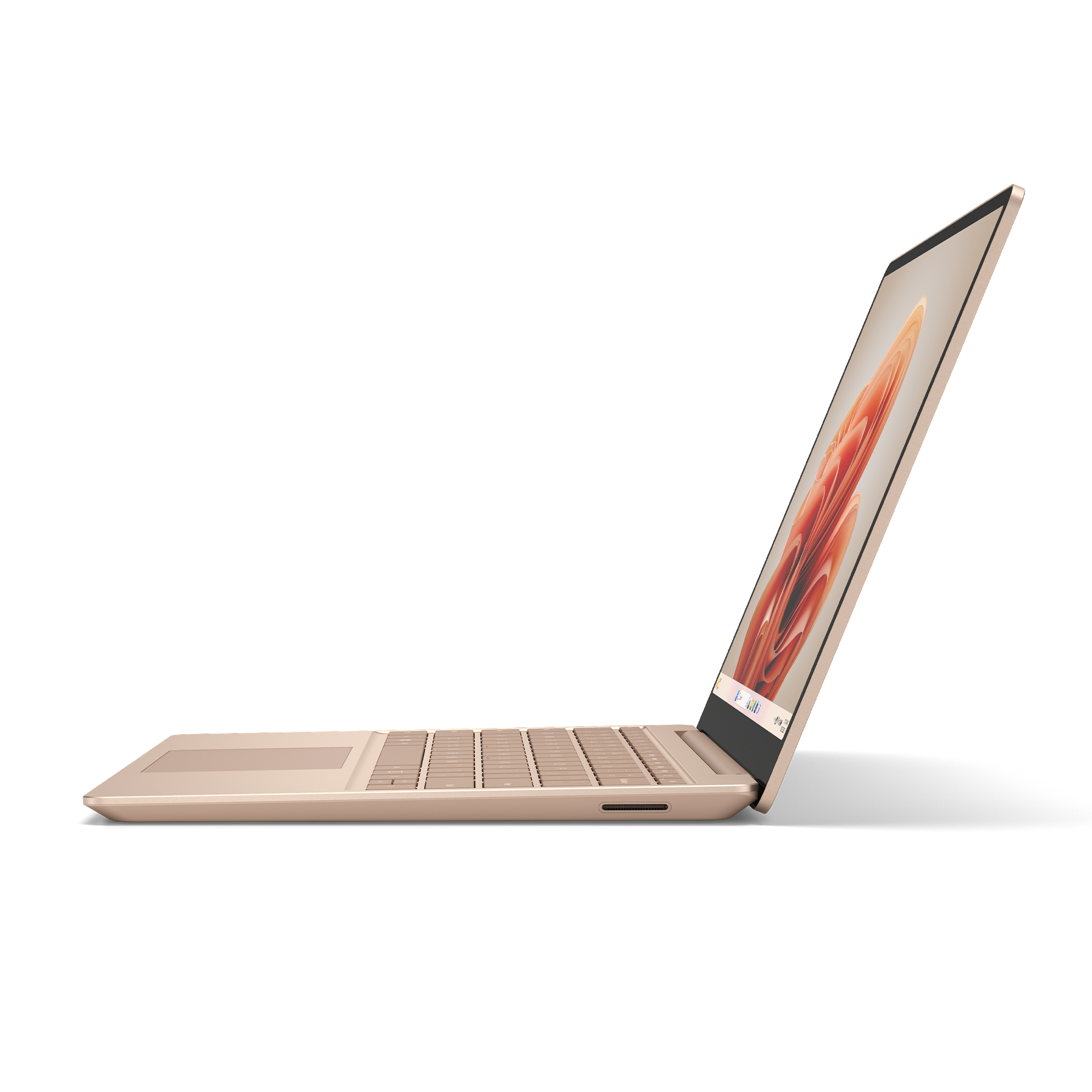 Laptop in Goldfarbe, angewinkelt. Der Bildschirm zeigt ein verschwommenes, rot-oranges abstraktes Bild.