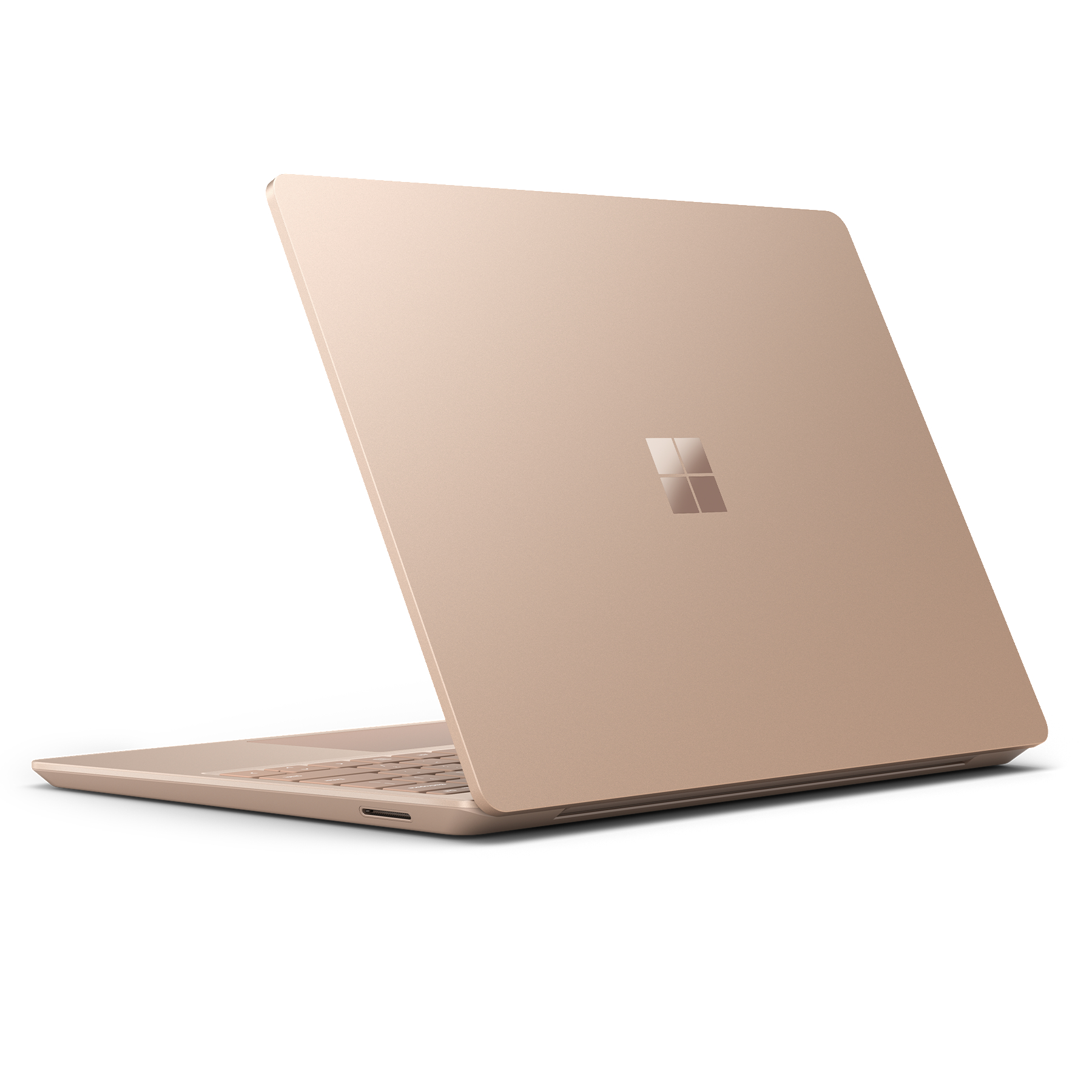 Goldfarbener Laptop, leicht geöffnet, auf weißer Oberfläche.