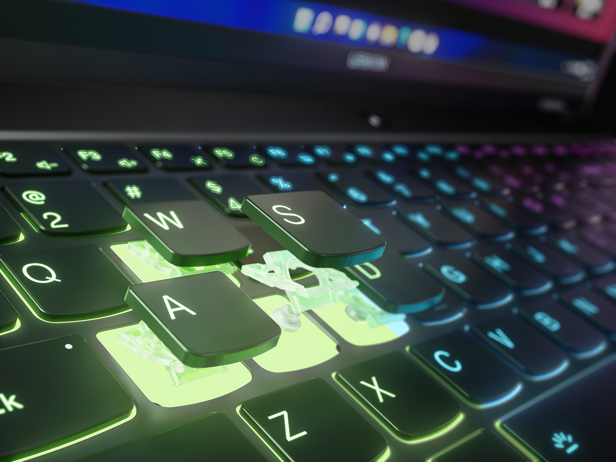 Nahaufnahme der Laptop-Tastatur, die Tasten 'W', 'A', 'S' sind mit grüner Hintergrundbeleuchtung sichtbar.